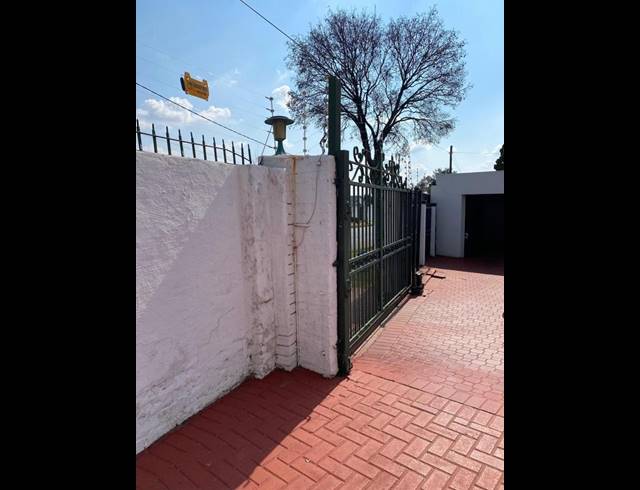 9 BEDROOM HOUSE FOR SALE IN ROBERTSHAM